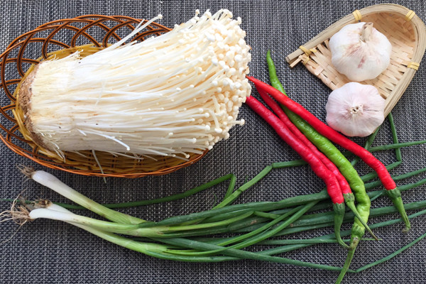 金針菇是不是菌類(lèi) 金針菇屬于發(fā)物嗎