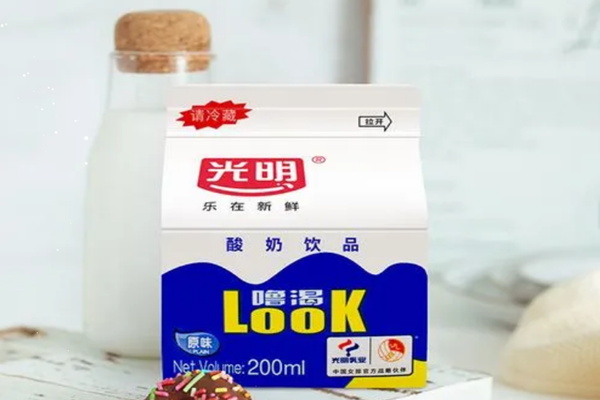 光明嚕渴酸奶小孩能喝嗎 光明?？仕崮淘袐D可以喝嗎