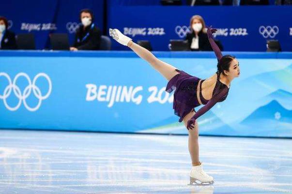 朱易失誤花滑團(tuán)體賽中國(guó)驚險(xiǎn)晉級(jí) 花滑要從幾歲開(kāi)始練 朱易失誤花滑團(tuán)體賽中國(guó)驚險(xiǎn)晉級(jí) 花滑要從幾歲開(kāi)始練