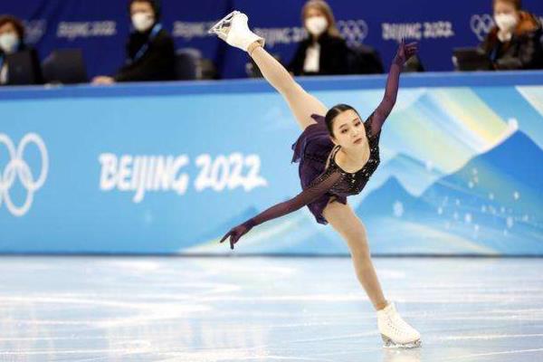 朱易失誤花滑團(tuán)體賽中國(guó)驚險(xiǎn)晉級(jí) 花滑要從幾歲開(kāi)始練 朱易失誤花滑團(tuán)體賽中國(guó)驚險(xiǎn)晉級(jí) 花滑要從幾歲開(kāi)始練