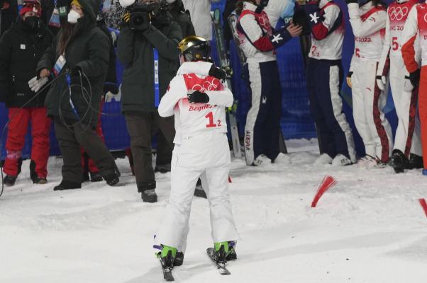 徐夢桃擁抱安慰賈宗洋 自由式滑雪空中技巧和大跳臺的區(qū)別 徐夢桃擁抱安慰賈宗洋 自由式滑雪空中技巧和大跳臺的區(qū)別