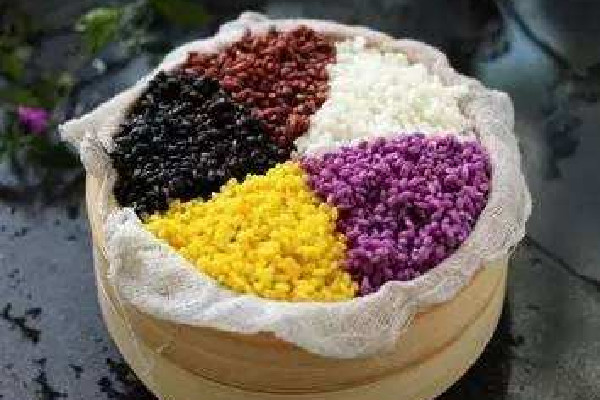 五色糯米飯在蒸多久才熟 五色糯米飯放糖嗎 五色糯米飯在蒸多久才熟 五色糯米飯放糖嗎