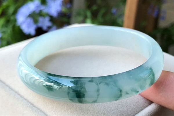 玉鐲子怎么辨別真假 玉鐲子會(huì)有氣泡嗎 玉鐲子怎么辨別真假 玉鐲子會(huì)有氣泡嗎