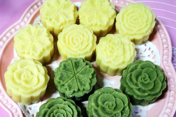 綠豆糕為什么是黃色的 綠豆糕開(kāi)裂原因
