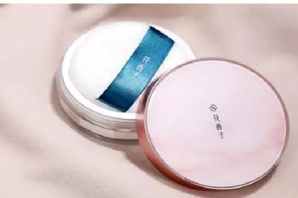 花西子蜜粉和散粉哪個好用 花西子蜜粉定妝怎么樣 花西子蜜粉和散粉哪個好用 花西子蜜粉定妝怎么樣