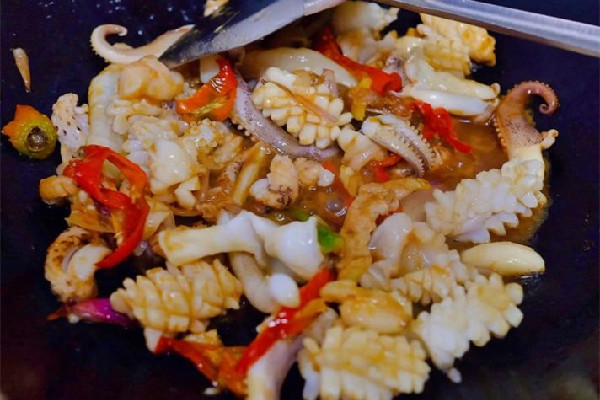 魷魚要煮多久才熟 魷魚咬不動是因?yàn)闆]熟嗎