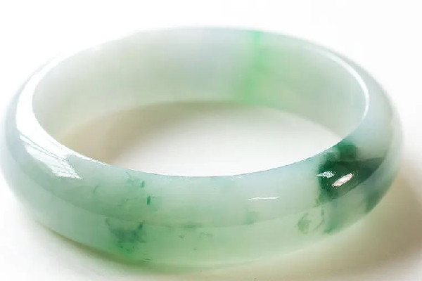 貴妃鐲是不是要買大一點(diǎn) 貴妃鐲怎么選尺寸 貴妃鐲是不是要買大一點(diǎn) 貴妃鐲怎么選尺寸