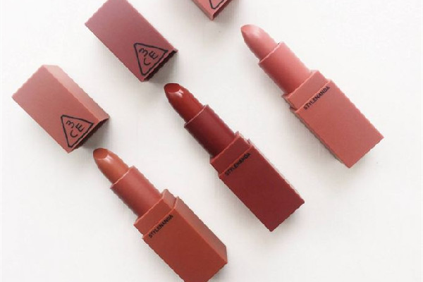 3ce口紅適合夏天的顏色 3ce口紅會(huì)不會(huì)很干 3ce口紅適合夏天的顏色 3ce口紅會(huì)不會(huì)很干