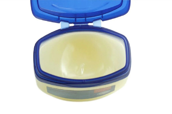 凡士林會越用越黑嗎 凡士林對皮膚有傷害嗎 凡士林會越用越黑嗎 凡士林對皮膚有傷害嗎