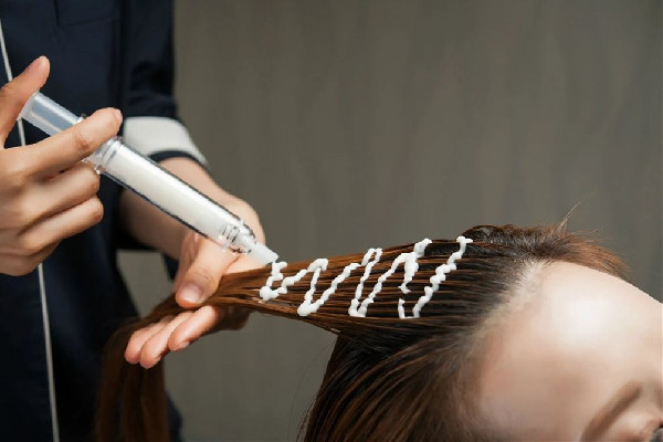 頭發(fā)軟化對(duì)頭發(fā)有傷害嗎 頭發(fā)軟化會(huì)影響頭發(fā)生長(zhǎng)速度嗎 頭發(fā)軟化對(duì)頭發(fā)有傷害嗎 頭發(fā)軟化會(huì)影響頭發(fā)生長(zhǎng)速度嗎