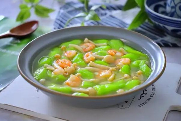 絲瓜湯要不要去皮 絲瓜湯要焯水嗎 絲瓜湯要不要去皮 絲瓜湯要焯水嗎