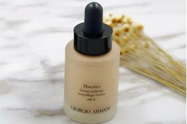 粉底液是在防曬前擦還是后擦 粉底液是化妝第幾步驟 粉底液是在防曬前擦還是后擦 粉底液是化妝第幾步驟