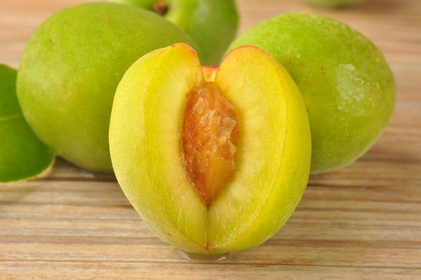 青梅有什么作用與功效 青梅果真的能減肥嗎 青梅有什么作用與功效 青梅果真的能減肥嗎