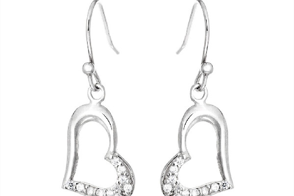 純銀耳釘有消炎作用嗎 純銀耳釘有什么好處 純銀耳釘有消炎作用嗎 純銀耳釘有什么好處