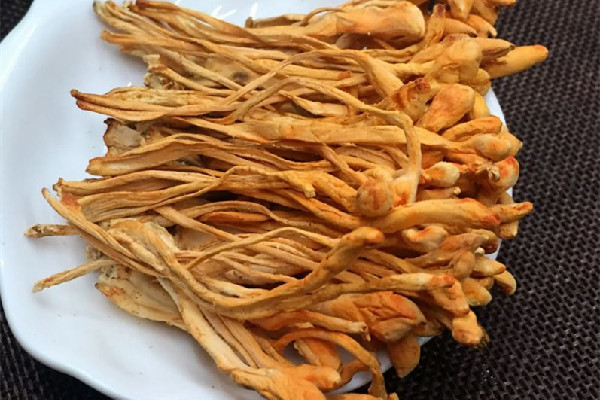 蟲(chóng)草花一次放多少煲湯 蟲(chóng)草花放多了會(huì)怎么樣