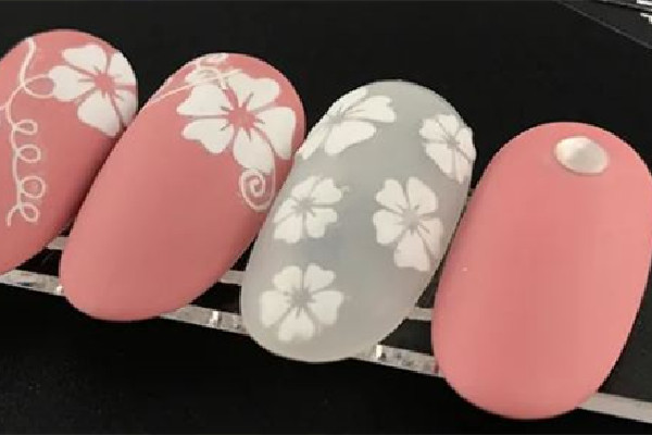 美甲貼紙?jiān)趺词褂?美甲貼紙可以指甲直接貼指甲上嗎 美甲貼紙?jiān)趺词褂?美甲貼紙可以指甲直接貼指甲上嗎