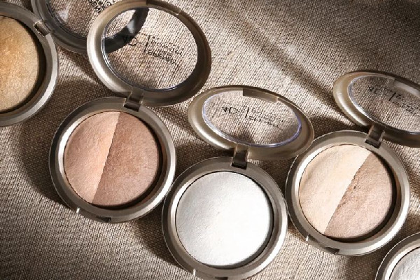 修容粉不定妝會(huì)掉嗎 用完修容粉要不要定妝 修容粉不定妝會(huì)掉嗎 用完修容粉要不要定妝