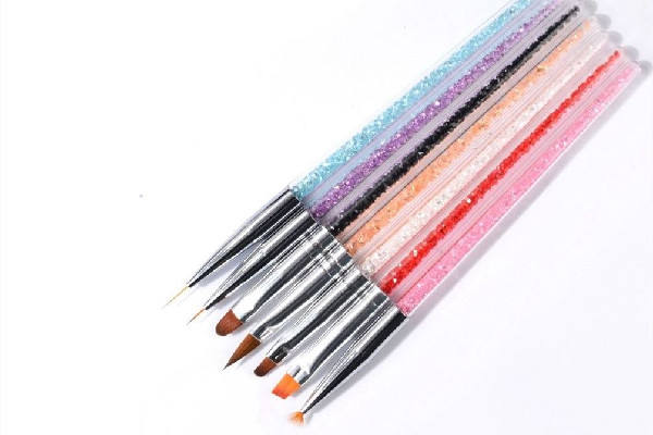 美甲筆炸毛了怎么修復(fù) 美甲筆可以涂指甲油嗎 美甲筆炸毛了怎么修復(fù) 美甲筆可以涂指甲油嗎