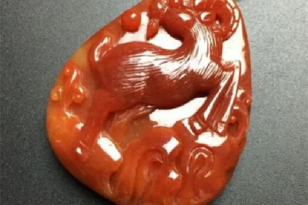 紅翡翠的價(jià)格一般是多少 紅翡翠和綠翡翠哪個(gè)價(jià)值高 紅翡翠的價(jià)格一般是多少 紅翡翠和綠翡翠哪個(gè)價(jià)值高