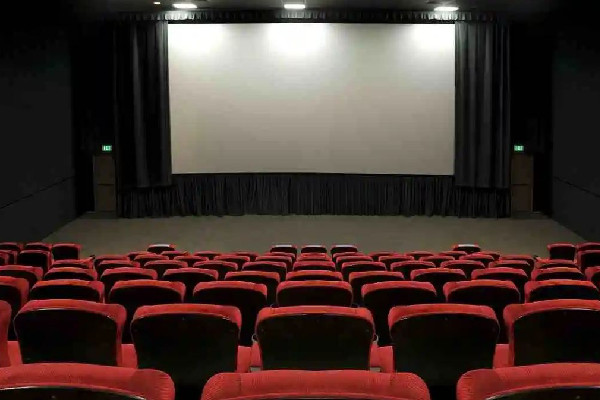 全國(guó)單日票房一度超4000萬(wàn) 電影院可以自己帶吃的進(jìn)去嗎 全國(guó)單日票房一度超4000萬(wàn) 電影院可以自己帶吃的進(jìn)去嗎