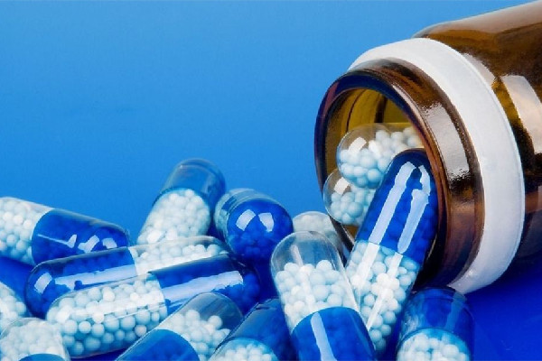 男孩用全套奧特曼卡為媽媽換退燒藥 退燒藥發(fā)燒多少度可以吃 男孩用全套奧特曼卡為媽媽換退燒藥 退燒藥發(fā)燒多少度可以吃