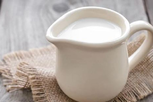 全脂牛奶結(jié)塊是正?，F(xiàn)象嗎 全脂牛奶結(jié)塊可以喝嗎