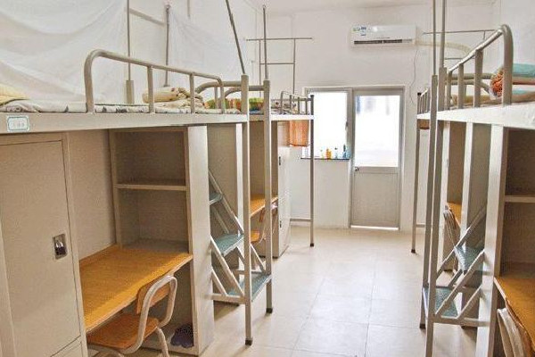 女生熟睡時從學(xué)校宿舍上鋪墜亡 宿舍睡上鋪要注意什么 女生熟睡時從學(xué)校宿舍上鋪墜亡 宿舍睡上鋪要注意什么