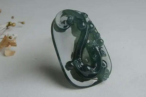 藍水翡翠有點雪花棉好不好 藍水翡翠會越戴越透嗎 藍水翡翠有點雪花棉好不好 藍水翡翠會越戴越透嗎