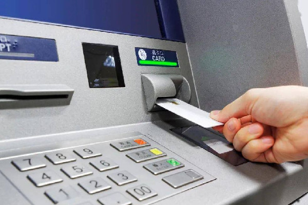 男子從工行取錢存農(nóng)商行被認(rèn)定假幣 銀行取錢會(huì)記錄鈔票號(hào)碼嗎 男子從工行取錢存農(nóng)商行被認(rèn)定假幣 銀行取錢會(huì)記錄鈔票號(hào)碼嗎