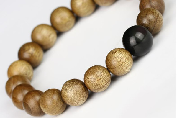 金絲楠木手串怎么保養(yǎng) 金絲楠木手串多久保養(yǎng)一次最好 金絲楠木手串怎么保養(yǎng) 金絲楠木手串多久保養(yǎng)一次最好