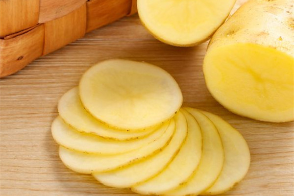 火鍋店18元一份土豆就5片 土豆下火鍋多久可以吃