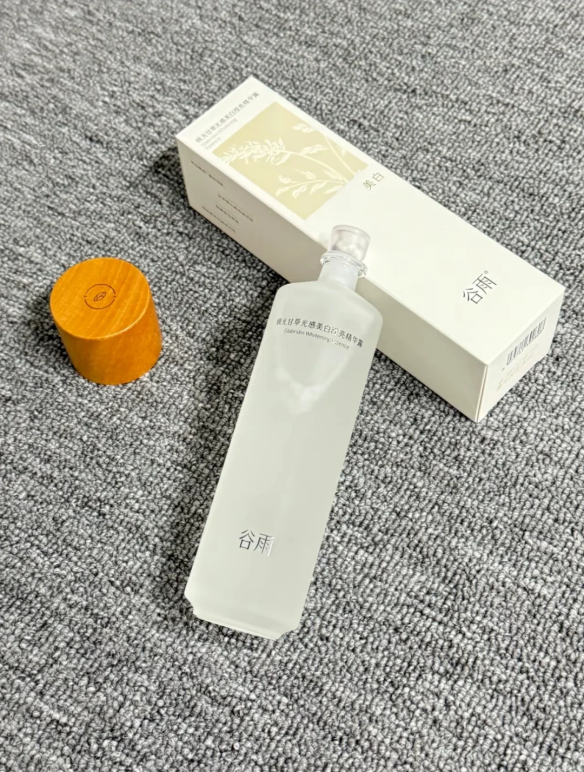 亞洲肌天生易黃？第一瓶 “提亮水” 讓暗沉臉告別 “蒙灰感”