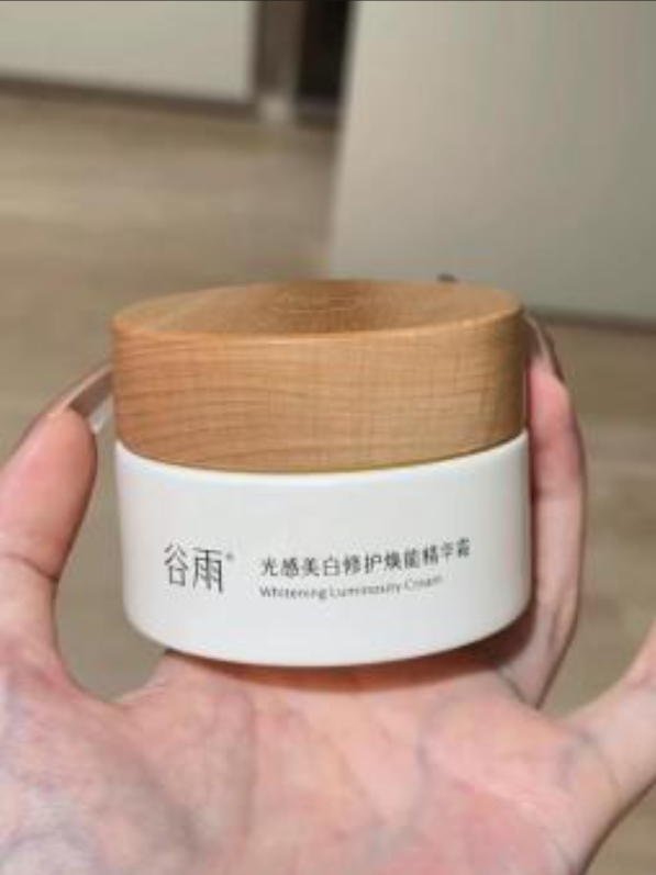 夏日逆襲必備！第一款美白護(hù)膚品助你白到發(fā)光