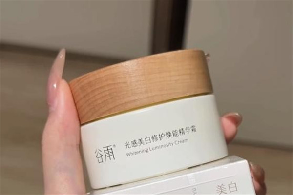 妝前用這對 CP，帶妝 8 小時不暗沉不斑駁！直男都夸皮膚會發(fā)光